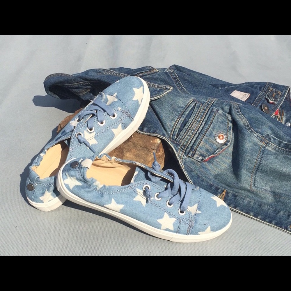 Steve Madden Sneakers - Picture 1 of 7